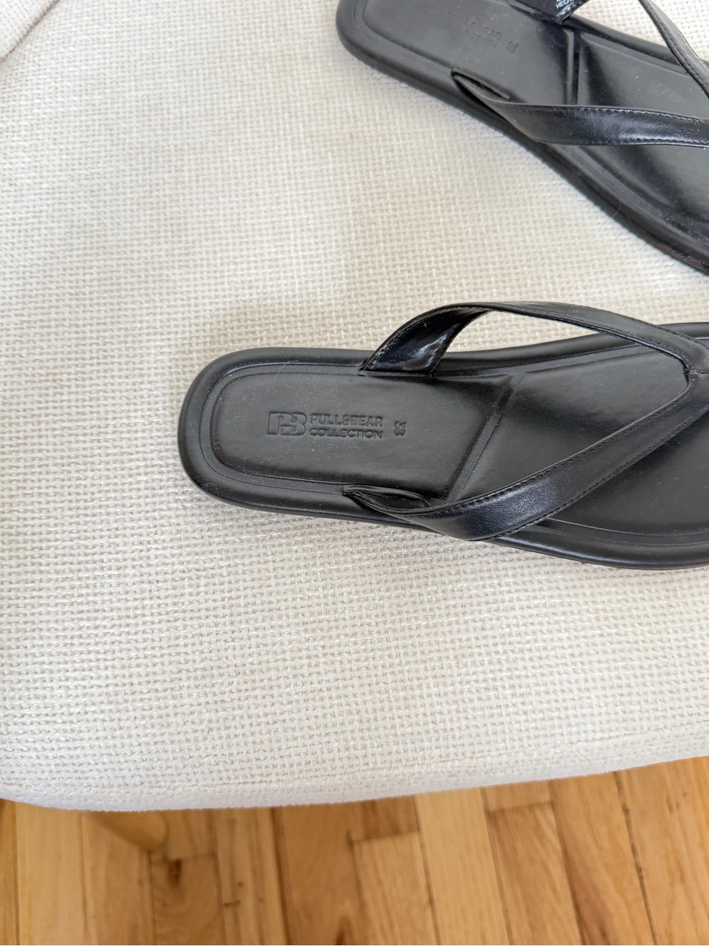 Pull&Bear Black Women's Thong Sandals - Picture 4 of 6